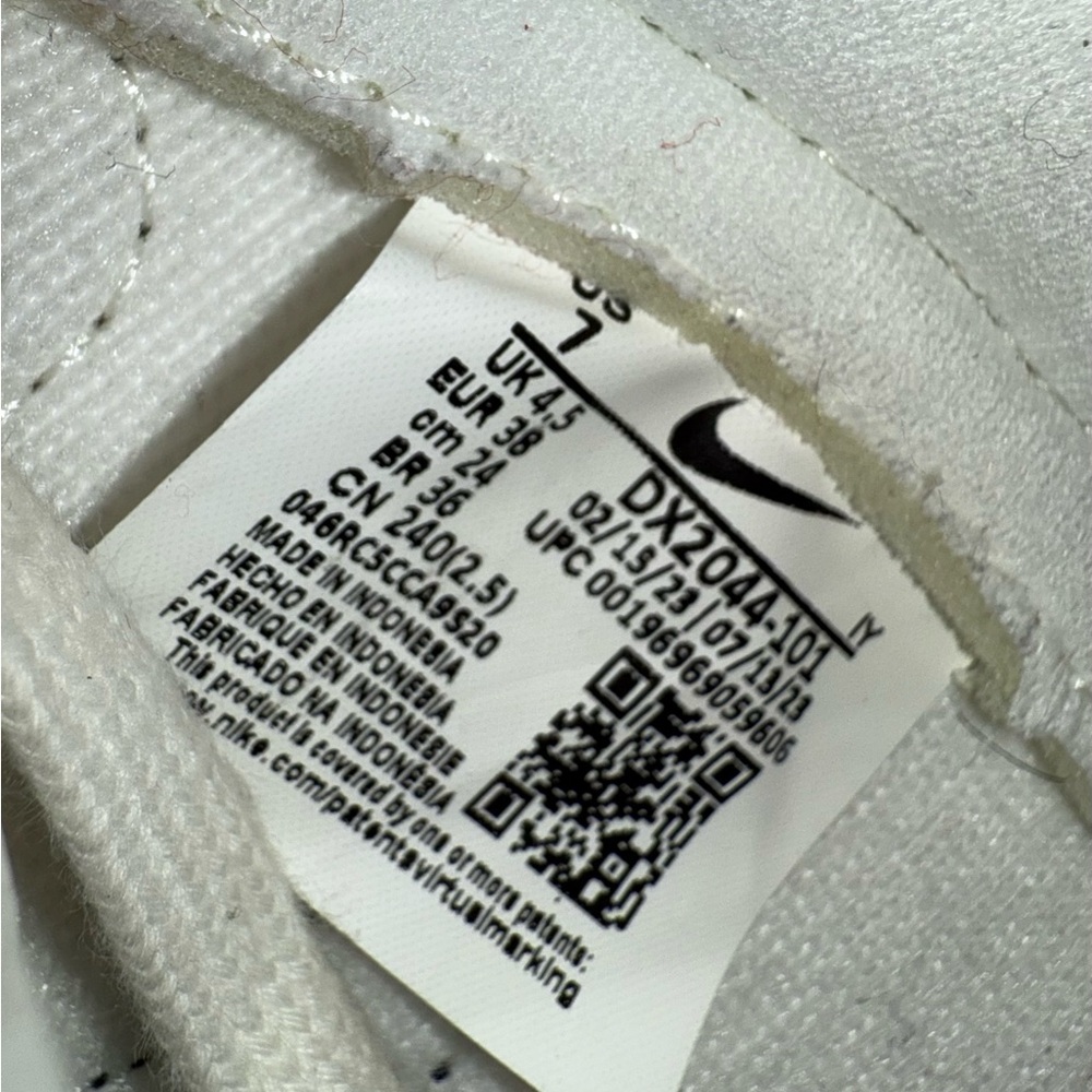 Nike Dunk High - image 4